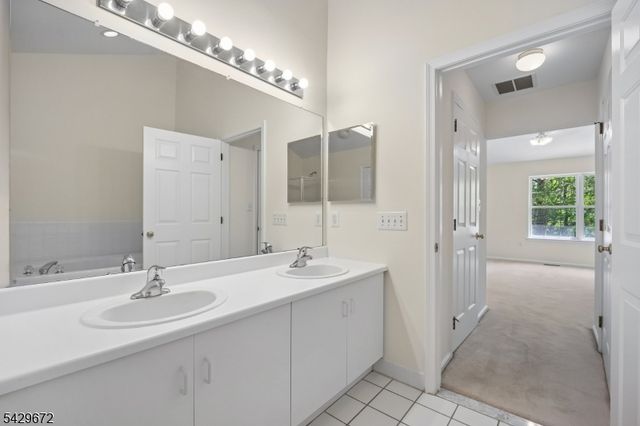 72 Dorchester Dr, Bernards Twp., NJ 07920