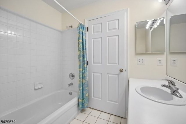 72 Dorchester Dr, Bernards Twp., NJ 07920