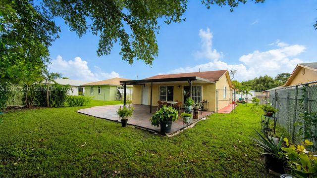 3074 NW 64th St, Miami, FL 33147