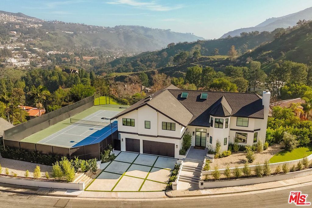 17609 Camino De Yatasto, Pacific Palisades, CA 90272