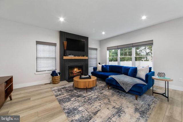 17 BISHOP AVE, Berlin, NJ 08009