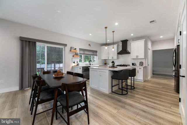 17 BISHOP AVE, Berlin, NJ 08009