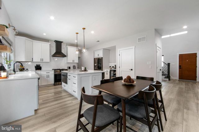 17 BISHOP AVE, Berlin, NJ 08009