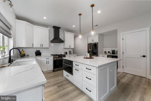 17 BISHOP AVE, Berlin, NJ 08009