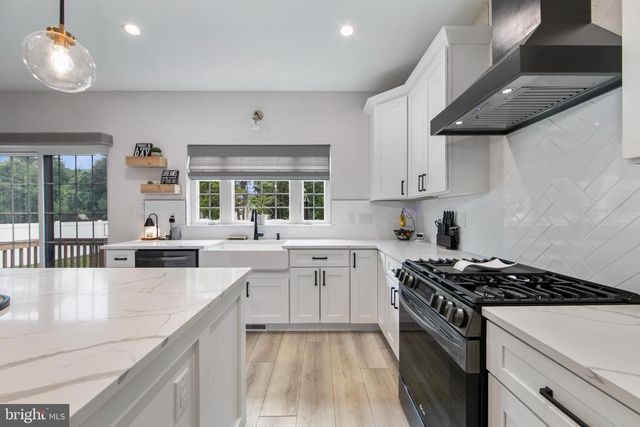 17 BISHOP AVE, Berlin, NJ 08009