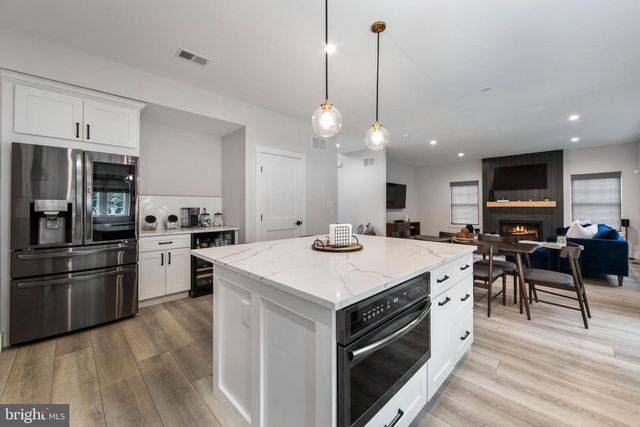 17 BISHOP AVE, Berlin, NJ 08009
