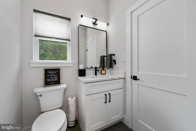 17 BISHOP AVE, Berlin, NJ 08009