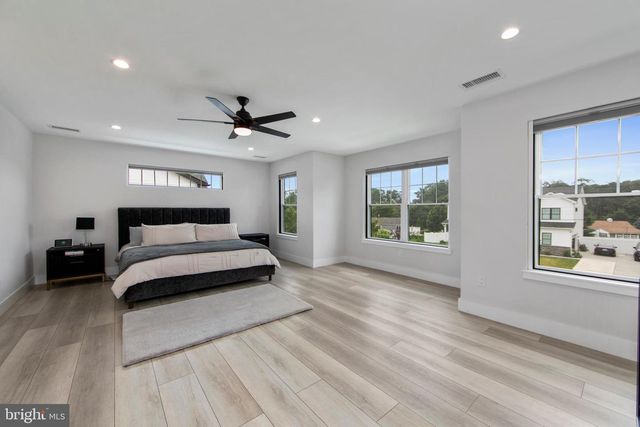 17 BISHOP AVE, Berlin, NJ 08009