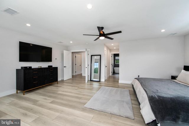 17 BISHOP AVE, Berlin, NJ 08009