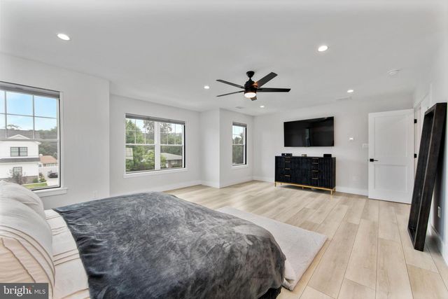 17 BISHOP AVE, Berlin, NJ 08009