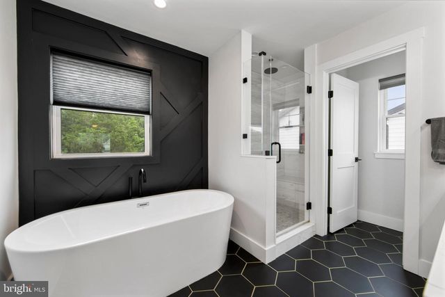 17 BISHOP AVE, Berlin, NJ 08009
