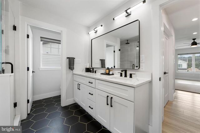 17 BISHOP AVE, Berlin, NJ 08009
