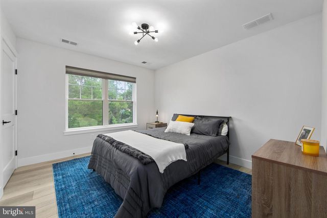 17 BISHOP AVE, Berlin, NJ 08009