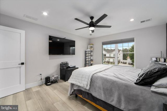 17 BISHOP AVE, Berlin, NJ 08009