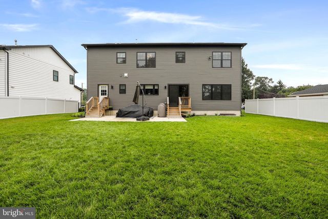 17 BISHOP AVE, Berlin, NJ 08009