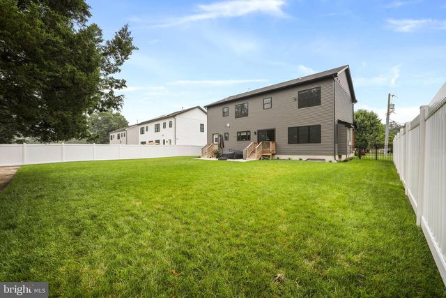 17 BISHOP AVE, Berlin, NJ 08009