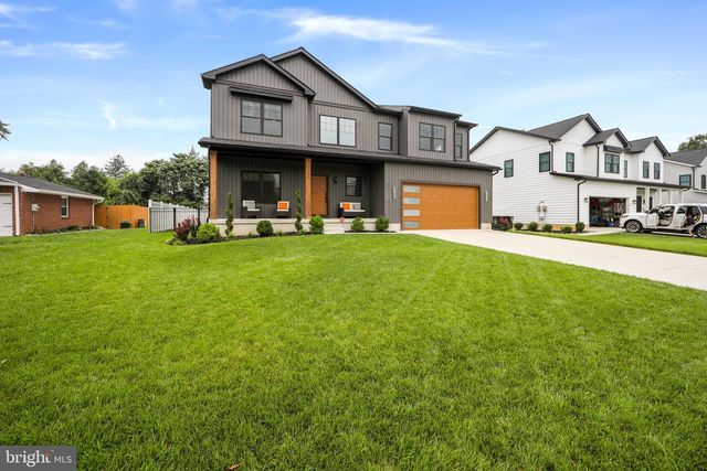 17 BISHOP AVE, Berlin, NJ 08009