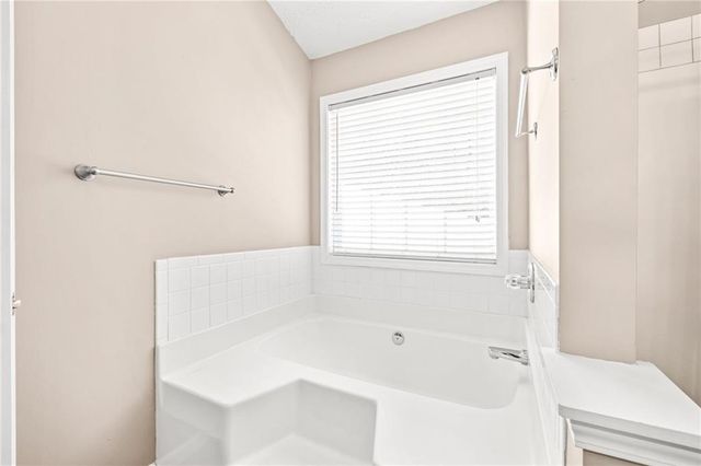 285 Meadowcreek Drive, Jefferson, GA 30549