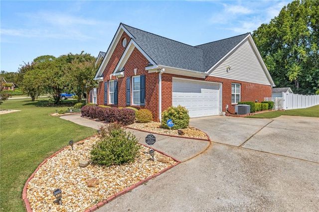 285 Meadowcreek Drive, Jefferson, GA 30549