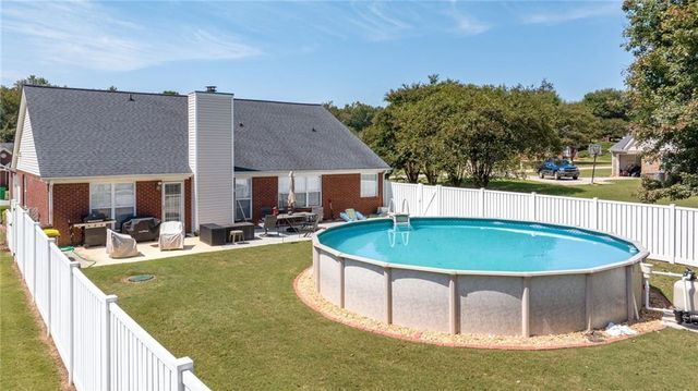 285 Meadowcreek Drive, Jefferson, GA 30549