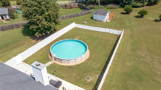 285 Meadowcreek Drive, Jefferson, GA 30549