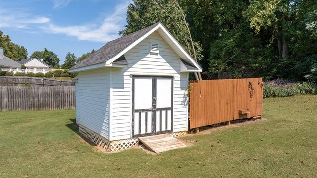 285 Meadowcreek Drive, Jefferson, GA 30549