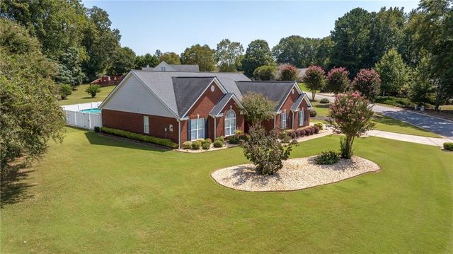 285 Meadowcreek Drive, Jefferson, GA 30549