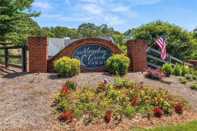 285 Meadowcreek Drive, Jefferson, GA 30549