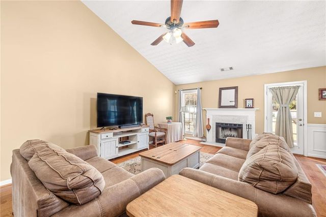 285 Meadowcreek Drive, Jefferson, GA 30549