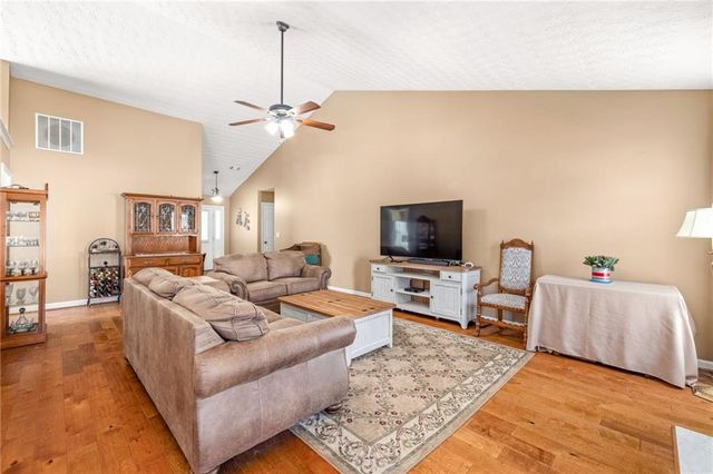 285 Meadowcreek Drive, Jefferson, GA 30549