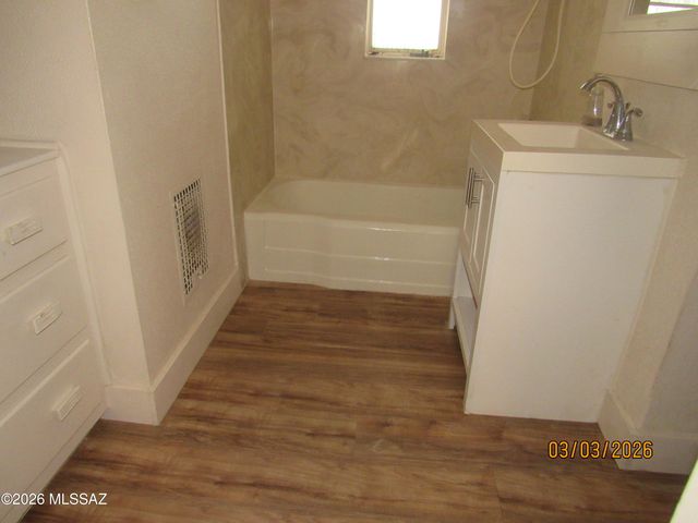 2709 N Alvernon Way, Tucson, AZ 85712