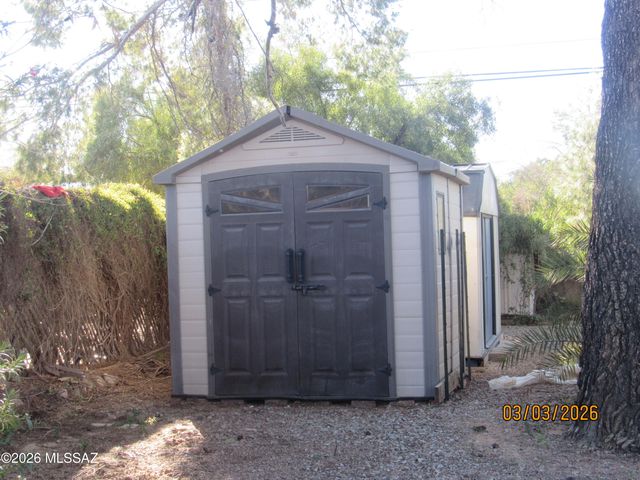 2709 N Alvernon Way, Tucson, AZ 85712