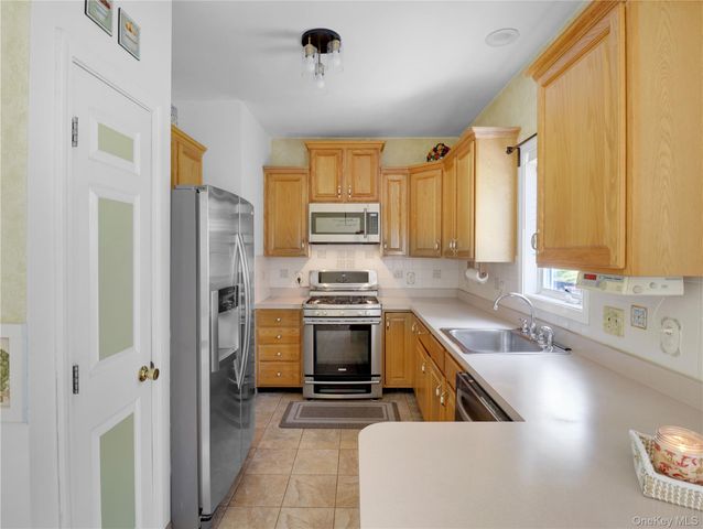 69 Leif Boulevard, Congers, NY 10920