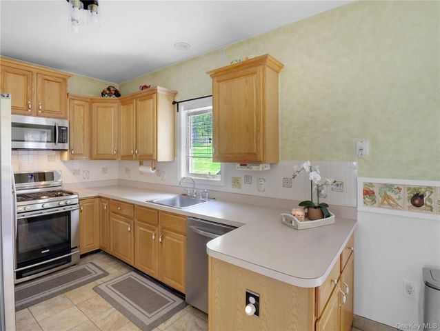 69 Leif Boulevard, Congers, NY 10920