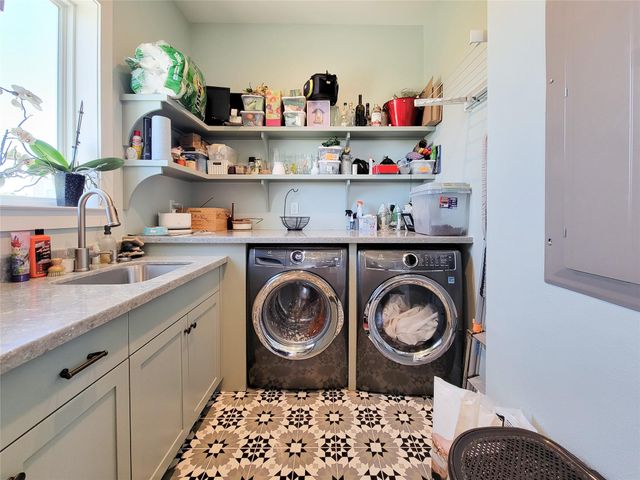 1001 Bamar Lane, Galveston, TX 77554