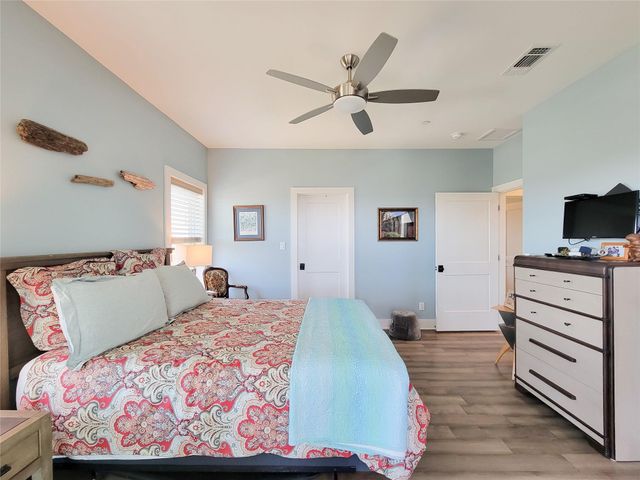 1001 Bamar Lane, Galveston, TX 77554