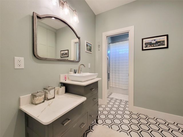1001 Bamar Lane, Galveston, TX 77554
