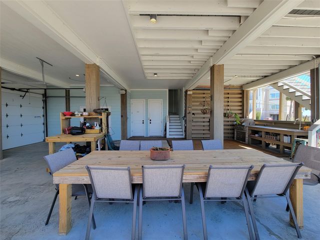 1001 Bamar Lane, Galveston, TX 77554