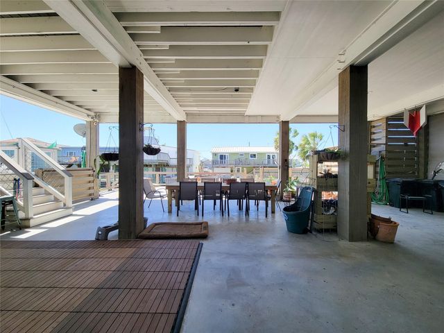 1001 Bamar Lane, Galveston, TX 77554
