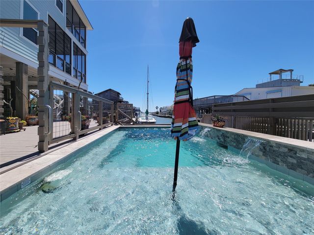 1001 Bamar Lane, Galveston, TX 77554