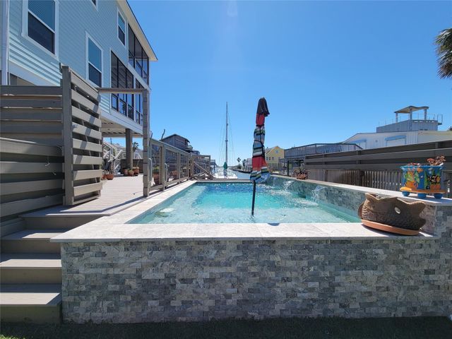 1001 Bamar Lane, Galveston, TX 77554