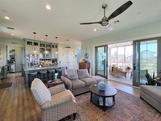 1001 Bamar Lane, Galveston, TX 77554