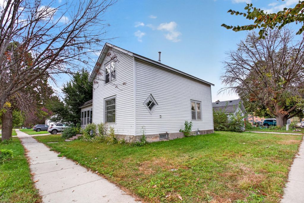 423 N Ash Street, Chaska, MN 55318 — photo 2