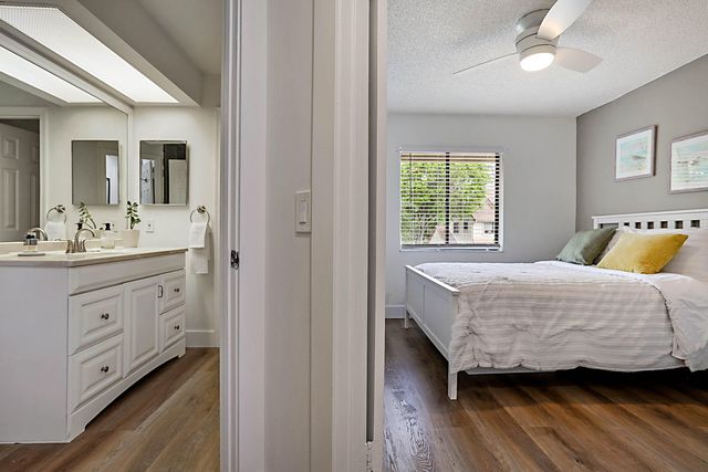 5590 Coach House Circle H, Boca Raton, FL 33486