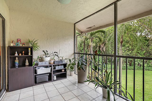 5590 Coach House Circle H, Boca Raton, FL 33486