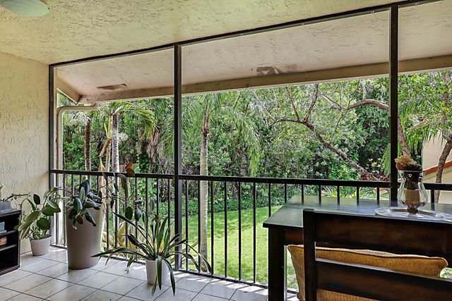 5590 Coach House Circle H, Boca Raton, FL 33486