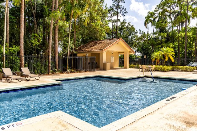 5590 Coach House Circle H, Boca Raton, FL 33486