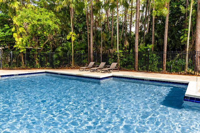 5590 Coach House Circle H, Boca Raton, FL 33486