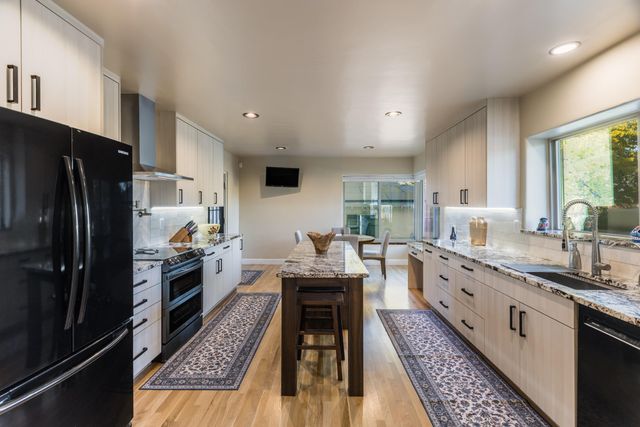 924 Valverde Drive SE, Albuquerque, NM 87108