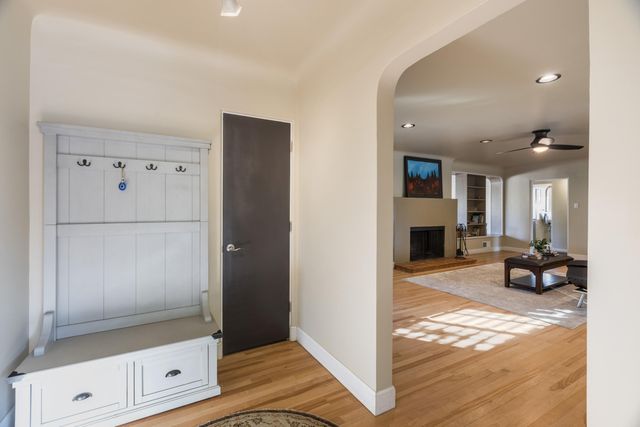 924 Valverde Drive SE, Albuquerque, NM 87108